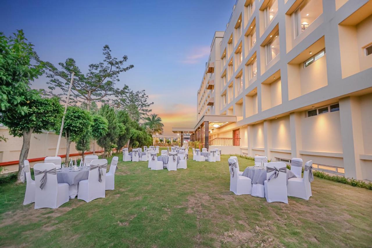 Regenta Dehradun By Royal Orchid Hotels Limited Bagian luar foto